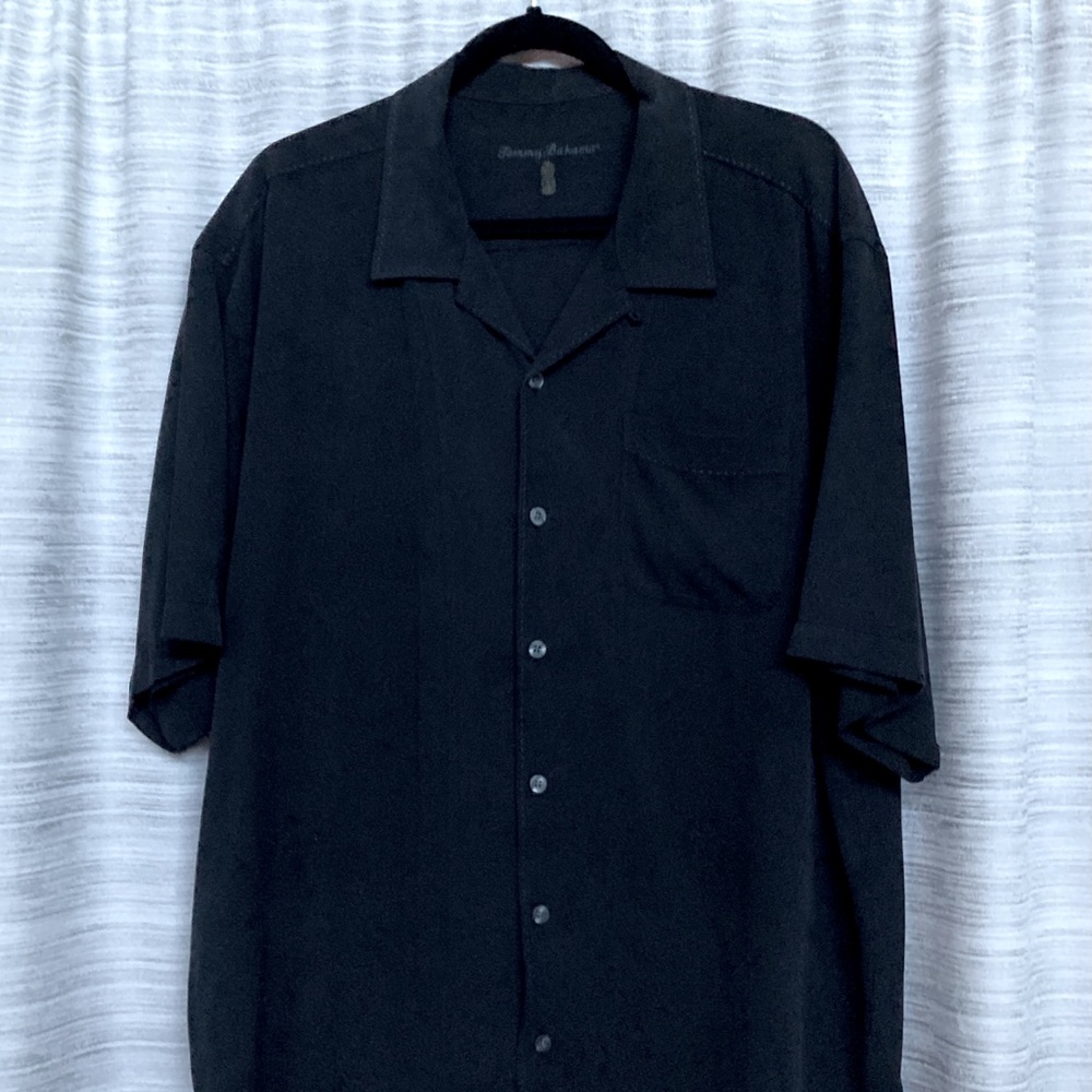 Men’s black Tommy Bahama XL silk button down.